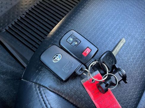 Used 2023 Toyota Tacoma TRD Off-Road image 14