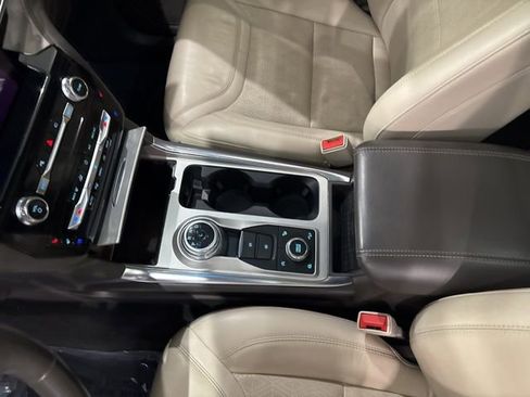 Used 2022 Ford Explorer Platinum w/ Equipment Group 601A image 17