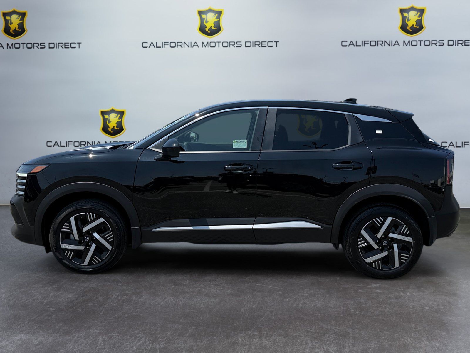 Used 2025 Nissan Kicks SV FWD image 2