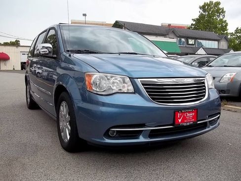 Used 2012 Chrysler Town & Country Touring-L w/ Entertainment Group #2 FWD image 5