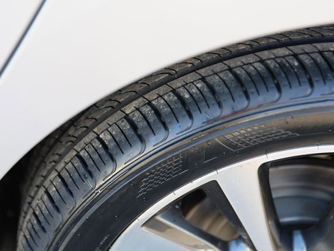 Used 2018 Hyundai Elantra GT image 11