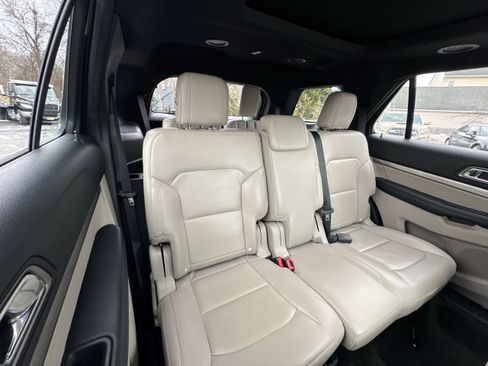 Used 2018 Ford Explorer XLT w/ Equipment Group 202A image 28