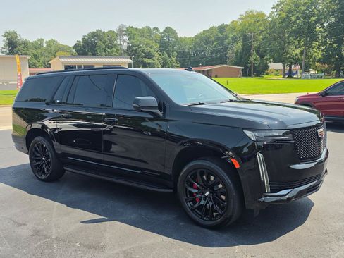 Used 2024 Cadillac Escalade ESV Sport w/ LPO, ONYX Package AWD/4WD image 6