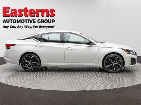 Used 2023 Nissan Altima 2.5 SR FWD image 4