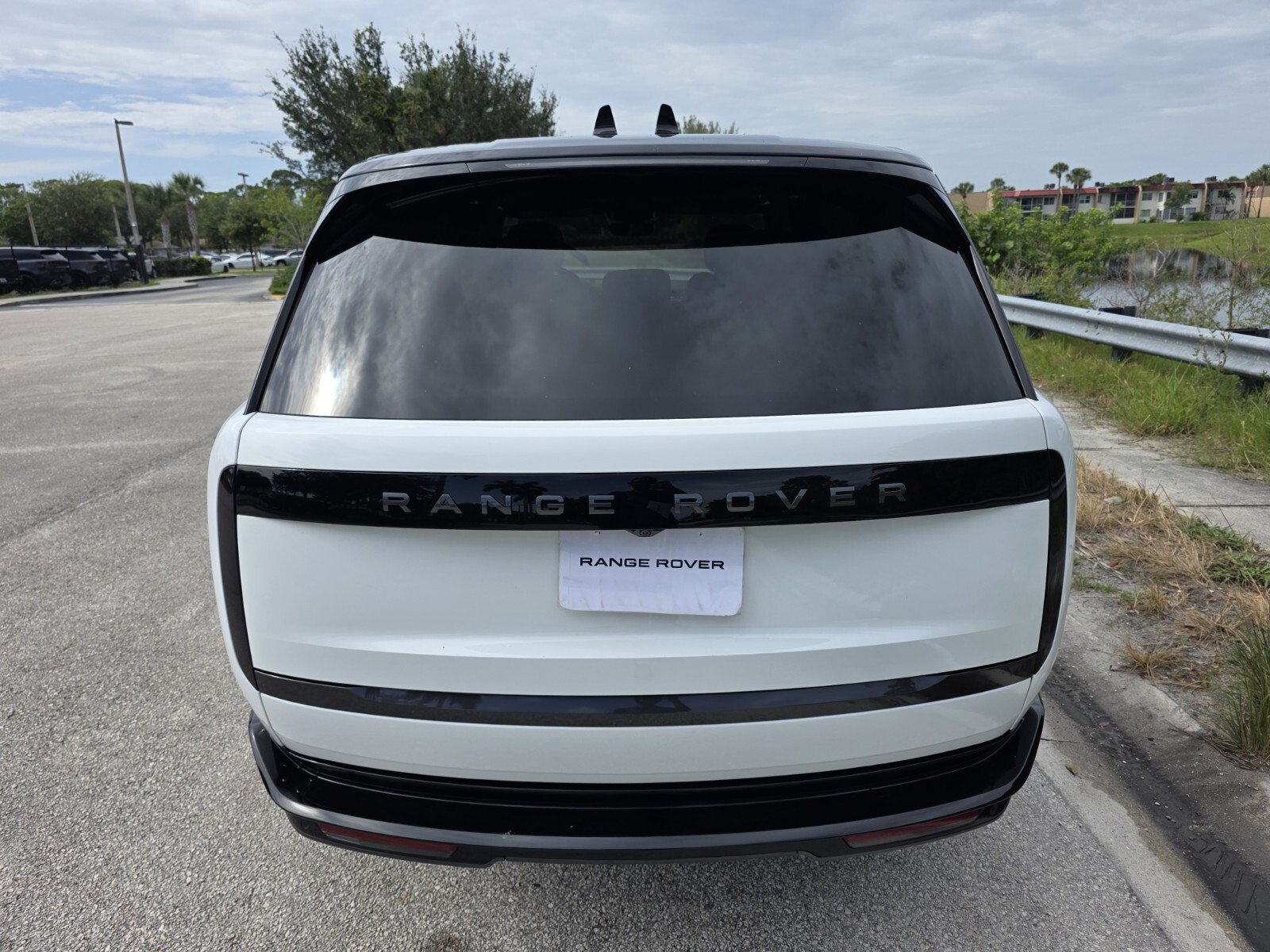 New 2026 Land Rover Range Rover Long Wheelbase SE AWD/4WD image 6