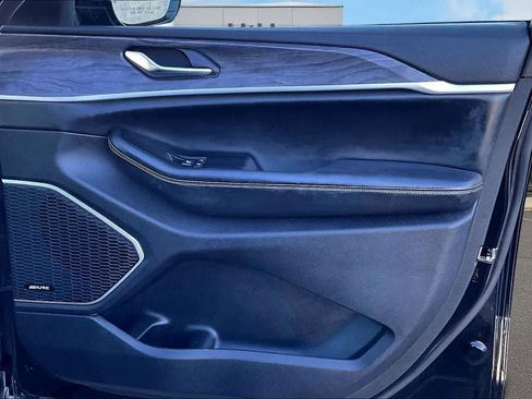 Used 2023 Jeep Grand Cherokee L Limited image 35