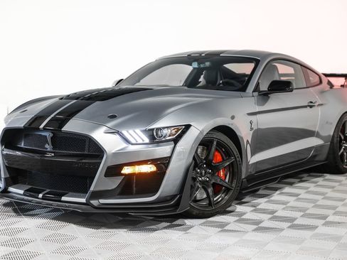 Used 2020 Ford Mustang Shelby GT500 w/ Carbon Fiber Track Pack image 9