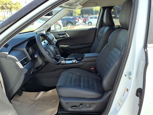 New 2026 Mitsubishi Outlander SE image 12