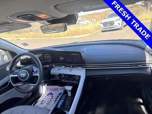 Used 2024 Hyundai Elantra Limited image 25