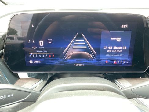Used 2025 Chevrolet Suburban Premier RWD image 5