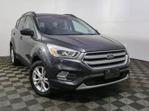 Used 2017 Ford Escape SE w/ Equipment Group 201A image 3