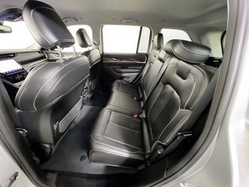 Used 2023 Jeep Grand Cherokee Limited image 24