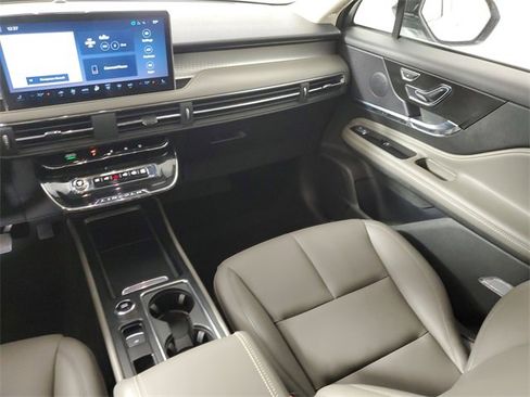 Used 2024 Lincoln Corsair FWD image 17