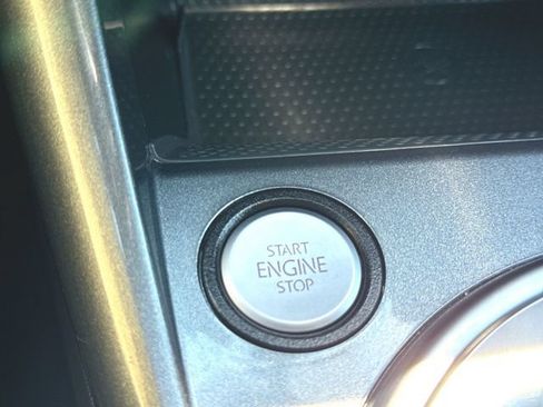 Used 2019 Volkswagen Beetle 2.0T SE FWD image 17
