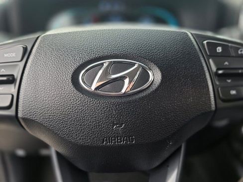 Used 2024 Hyundai Venue Limited image 23