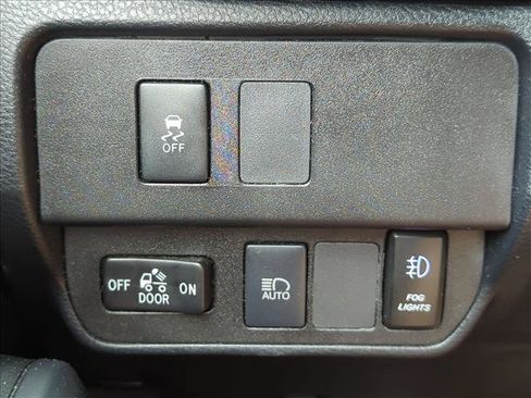 Used 2020 Toyota Tacoma SR w/ SR Convenience Package RWD image 12
