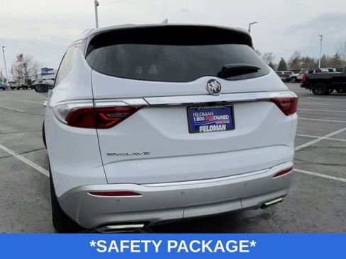 Used 2024 Buick Enclave Essence image 8