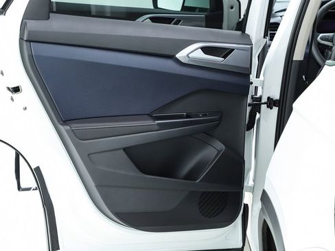 New 2025 Volkswagen Taos SEL image 17