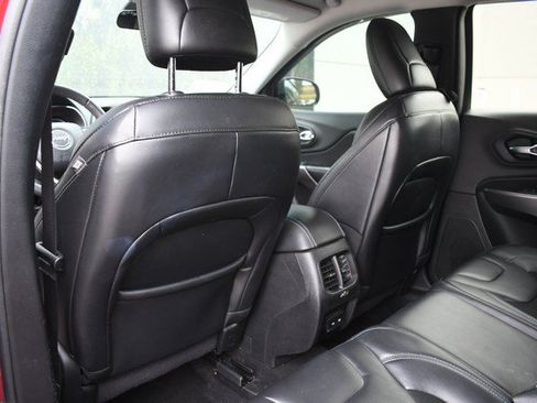 Used 2020 Jeep Cherokee Latitude Plus AWD/4WD image 21