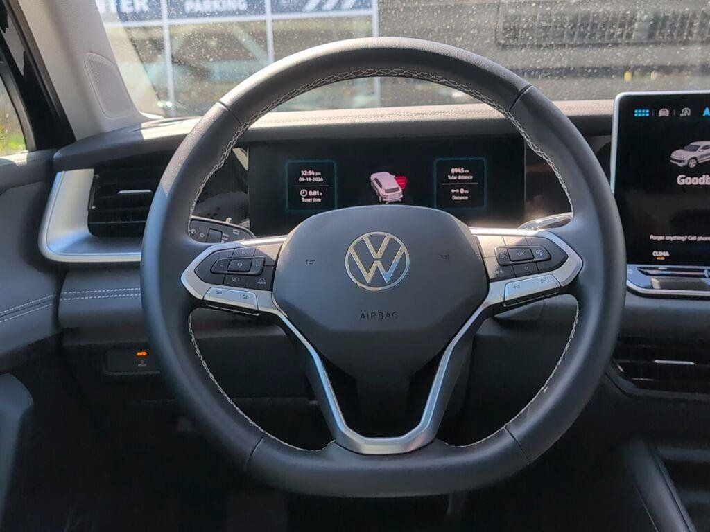 Used 2025 Volkswagen Tiguan SE w/ Panoramic Sunroof Package FWD image 10