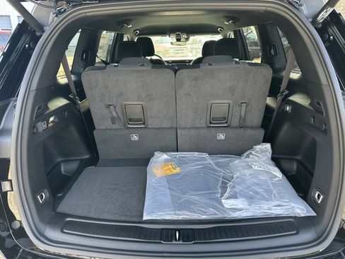 New 2025 Jeep Grand Cherokee L Laredo image 18