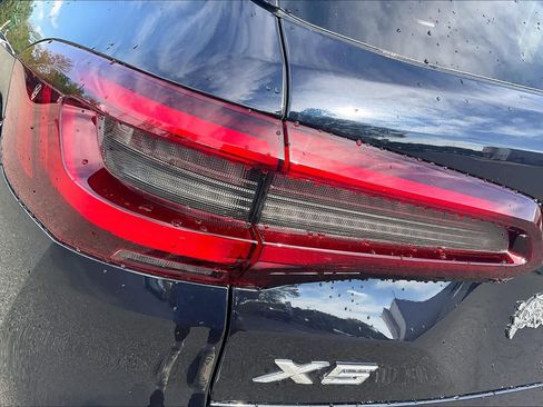 Used 2022 BMW X5 xDrive40i w/ M Sport Package image 29