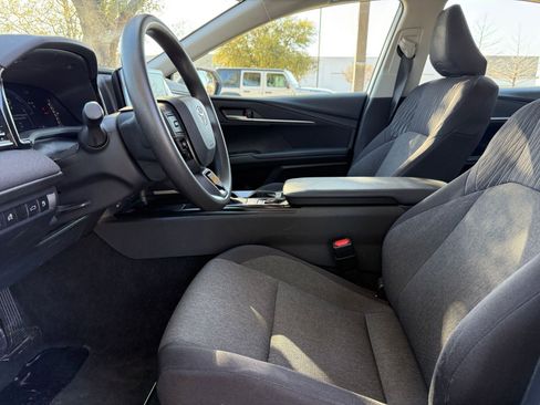 Used 2025 Toyota Camry LE image 27