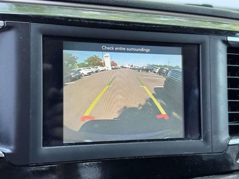 Used 2019 Chrysler Pacifica Touring-L FWD image 4