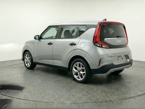 Used 2025 Kia Soul LX w/ LX Technology Package FWD image 6
