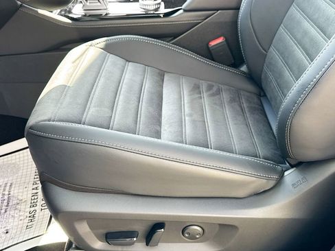 Used 2025 Mitsubishi Outlander SE FWD image 21