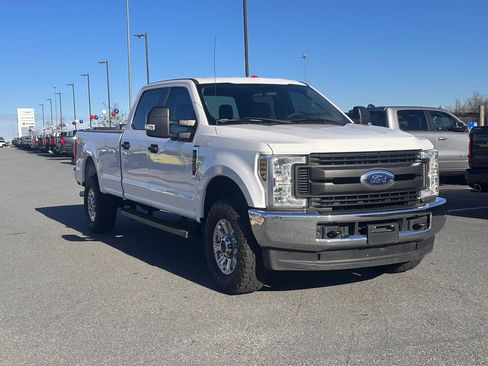 Used 2018 Ford F250 XL w/ Power Equipment Group image 3