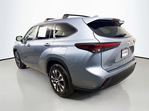 Used 2024 Toyota Highlander XLE image 5