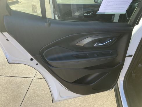 Used 2024 GMC Terrain SLT image 15