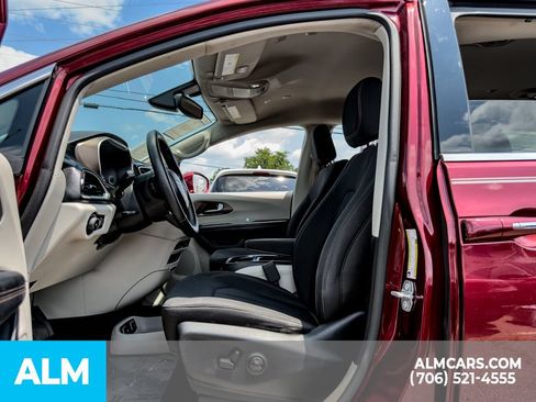Used 2019 Chrysler Pacifica Touring Plus FWD image 5