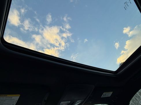 Used 2015 Dodge Challenger SXT Plus w/ Driver Convenience Group image 36