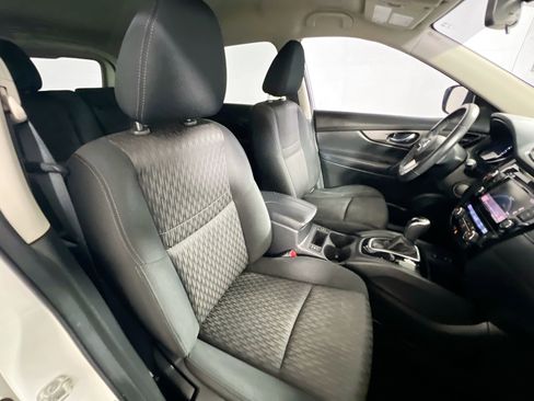 Used 2019 Nissan Rogue SV w/ Premium Package image 31