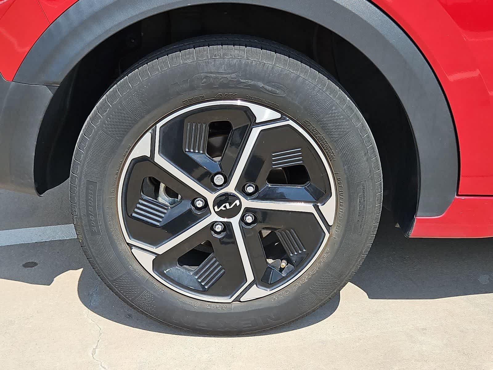 Used 2023 Kia Niro EX FWD image 11