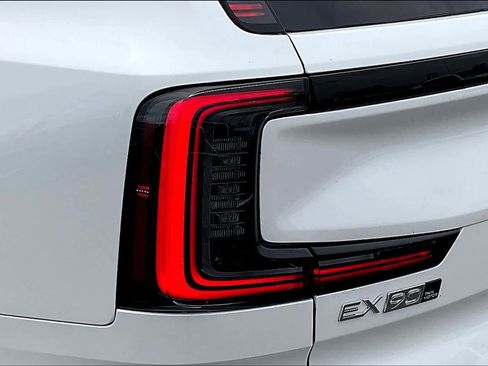 New 2025 Volvo EX90 Plus w/ Protection Package Premier image 25
