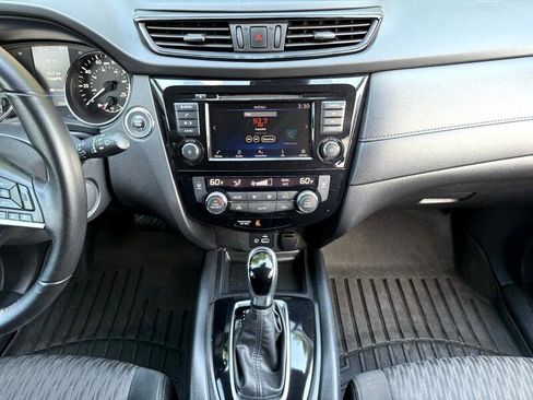 Used 2020 Nissan Rogue SV image 28