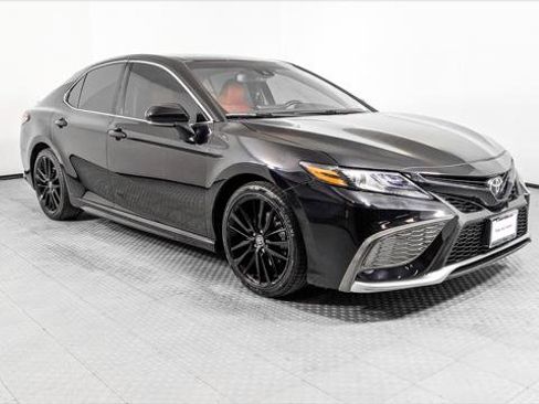 Used 2022 Toyota Camry XSE image 11