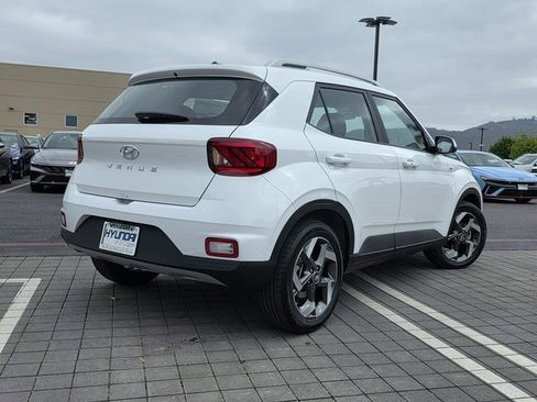 New 2025 Hyundai Venue SEL image 7