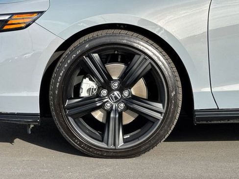 Used 2025 Honda Accord Sport image 32
