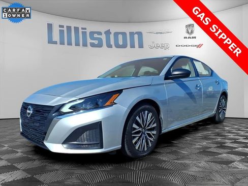 Used 2024 Nissan Altima 2.5 SV image 3