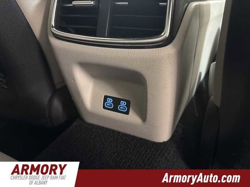 Used 2024 Genesis G70 2.5T image 33