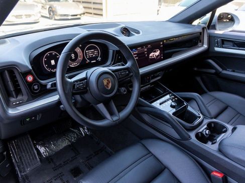 Certified 2025 Porsche Cayenne Coupe image 90