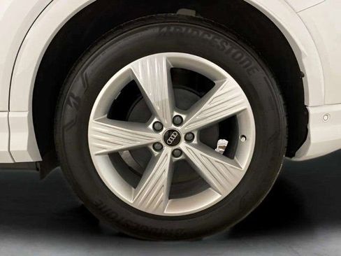 Used 2024 Audi Q4 e-tron Prestige image 29