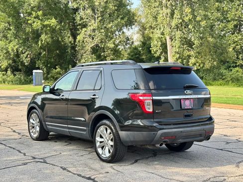 Used 2015 Ford Explorer XLT w/ Equipment Group 202B FWD image 8