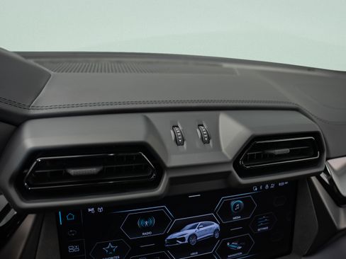 Used 2025 Lamborghini Urus SE AWD/4WD image 15