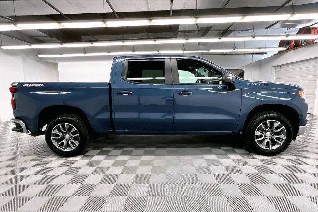 Used 2024 Chevrolet Silverado 1500 LT AWD/4WD image 16