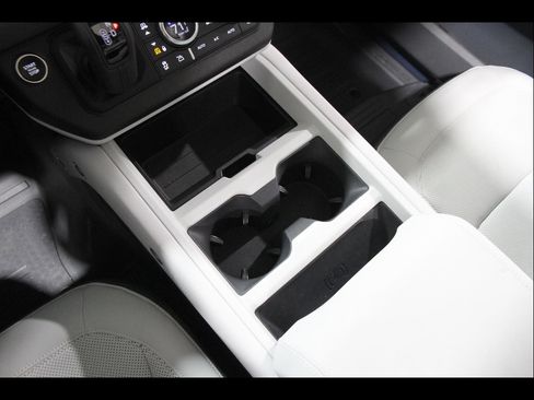 Used 2025 Land Rover Defender 110 S image 17